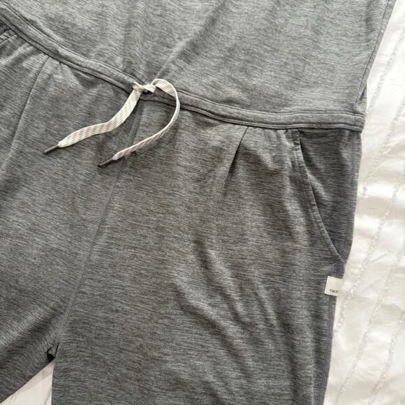 Vuori Jogger Women’s Medium Gray Romper Athleisure Yoga Travel Lounge Minimalist - Picture 12 of 16